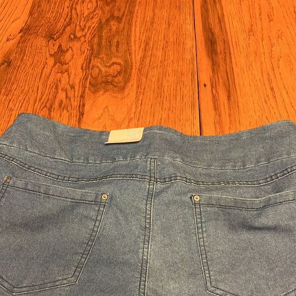 NWT LG 12-14,TIME & TRU MID RISE CAPRIS & NWOT 12-14 JEGGINGS - Picture 10 of 11